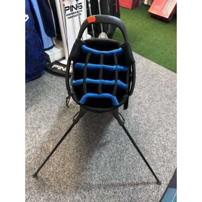 Cleveland Saturday stand bag navy/blå/vit *begagnad* Cleveland Saturday stand bag navy/blå/vit *begagnad*